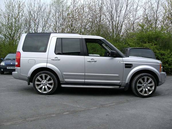 Body repair and respray of a Land Rover, blending panels and finishing in our low-bake oven.